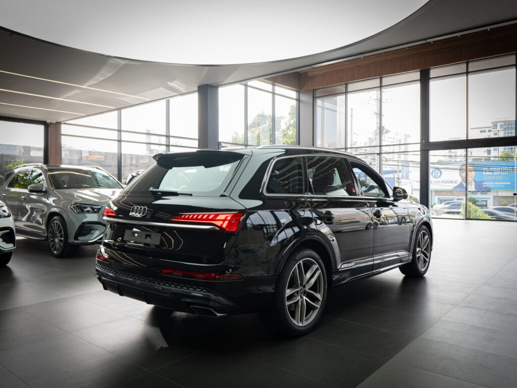 Audi Q7 Jeep 2025
