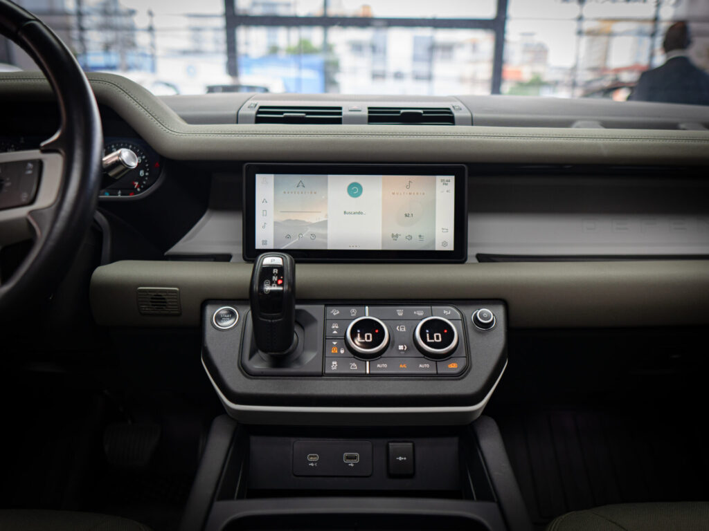 Land Rover Defender Jeep 2020