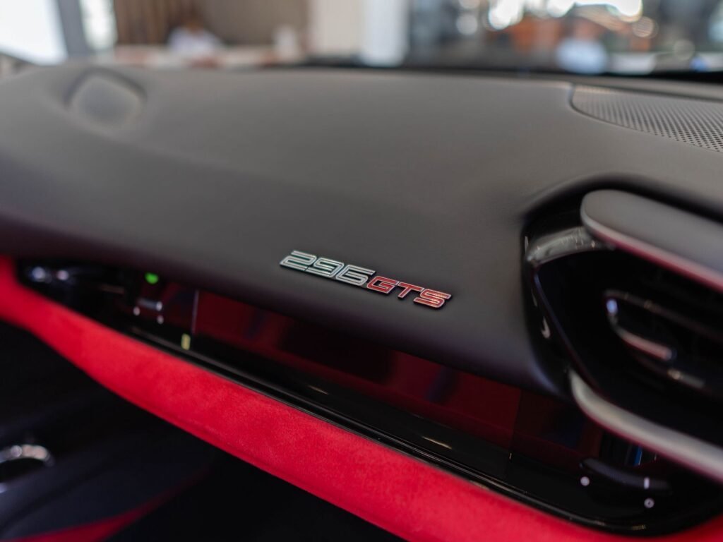 Ferrari 296 GTS Spider Coupé/Deportivo 2024