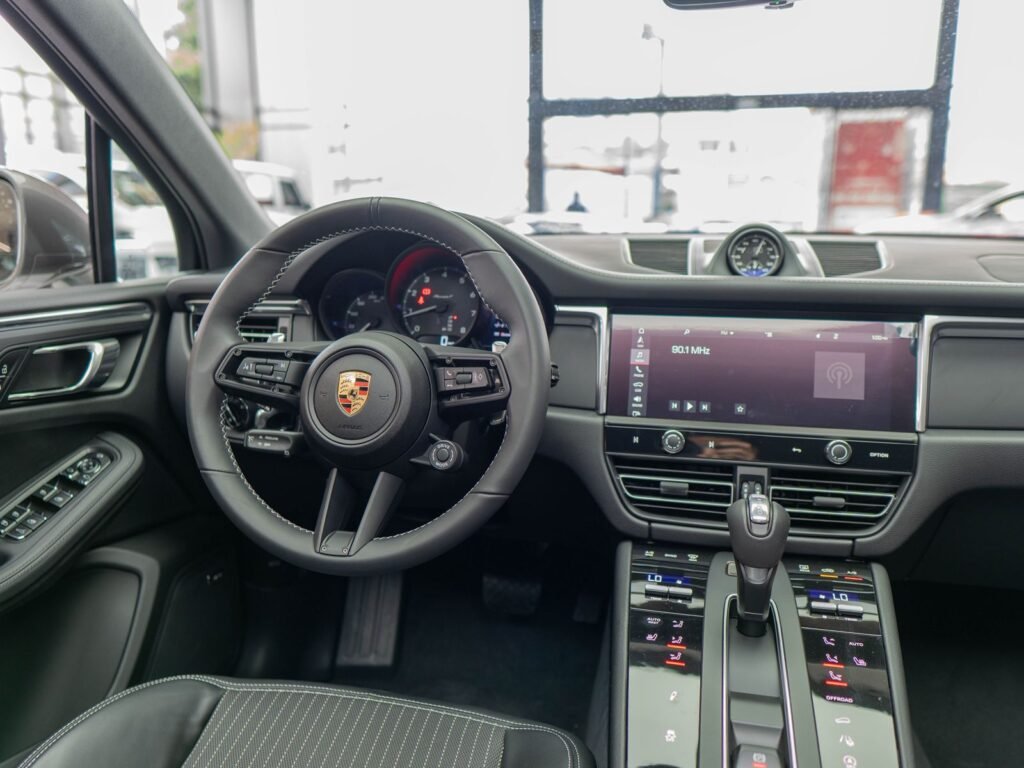 Porsche Macan T SUV 2025