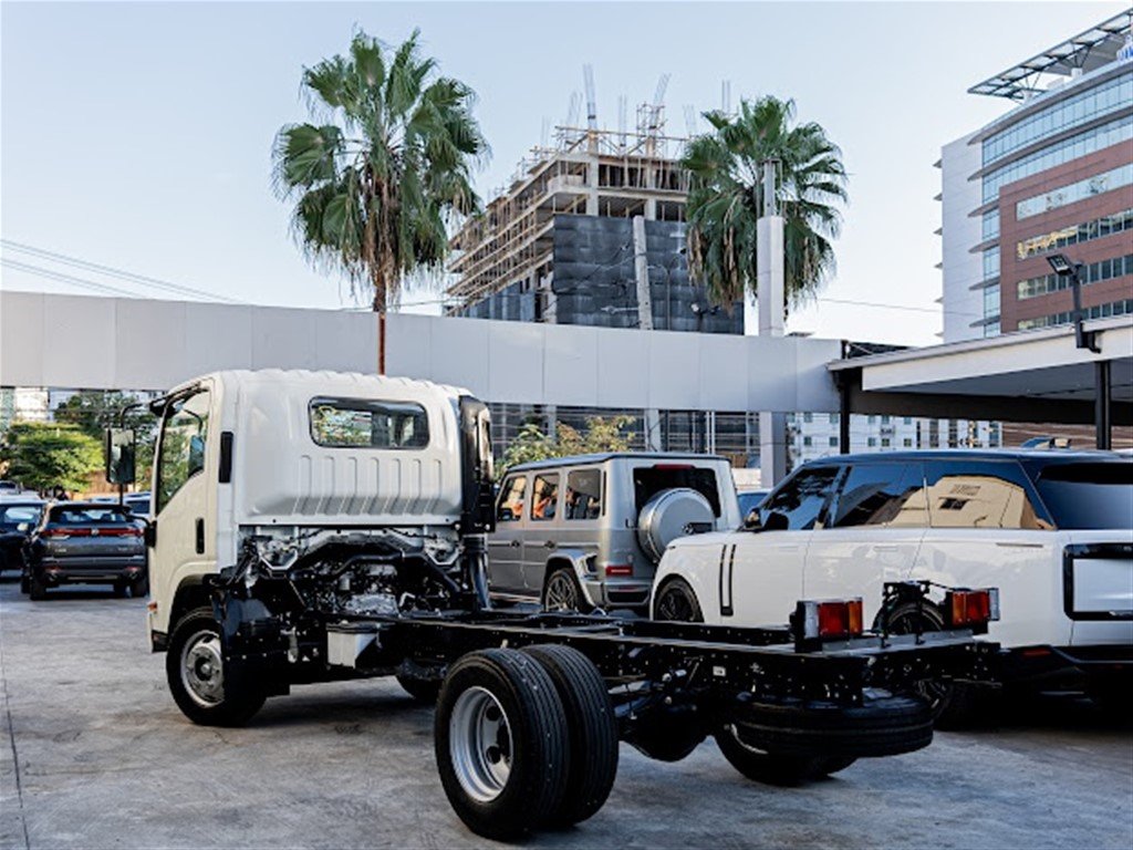 Isuzu NPR 14 pies