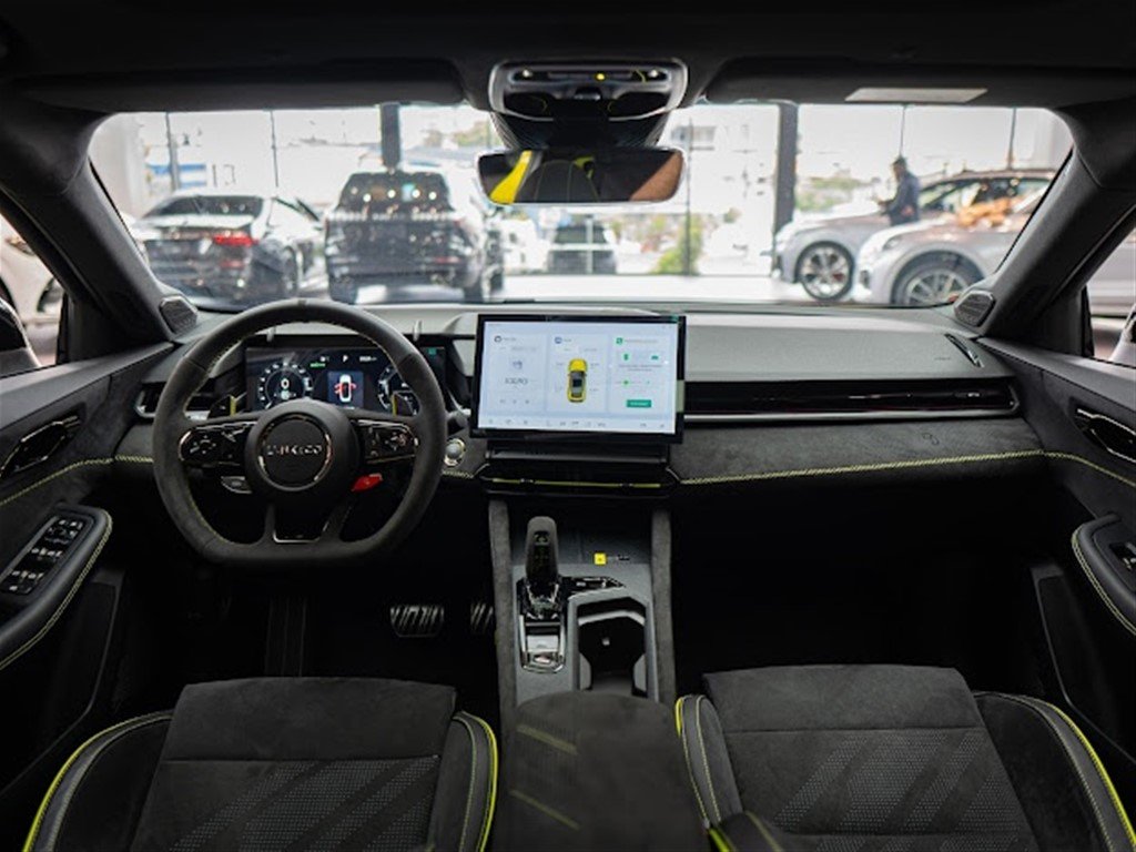 Lynk CO 03