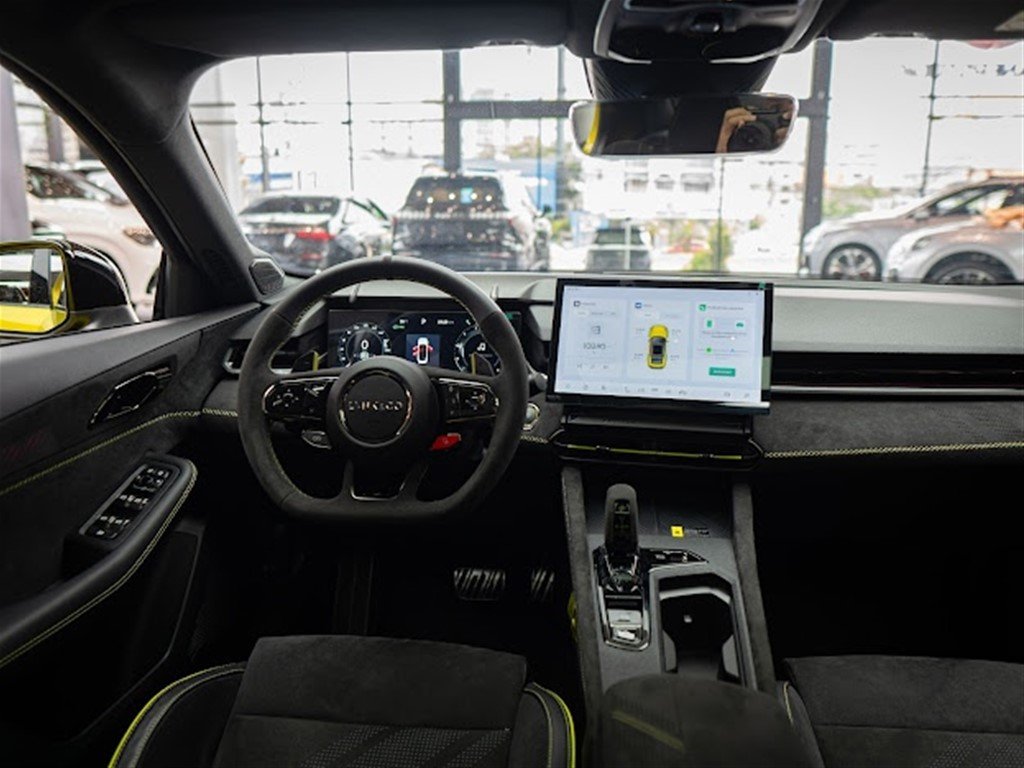 Lynk CO 03