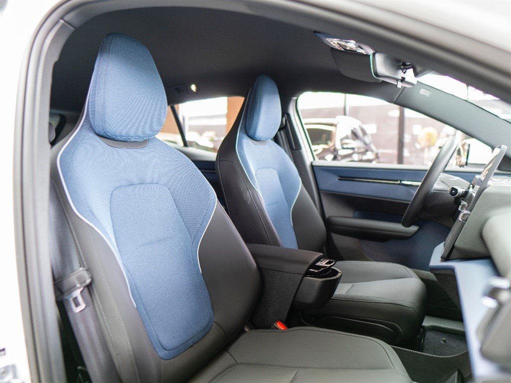 Volvo EX30 Core