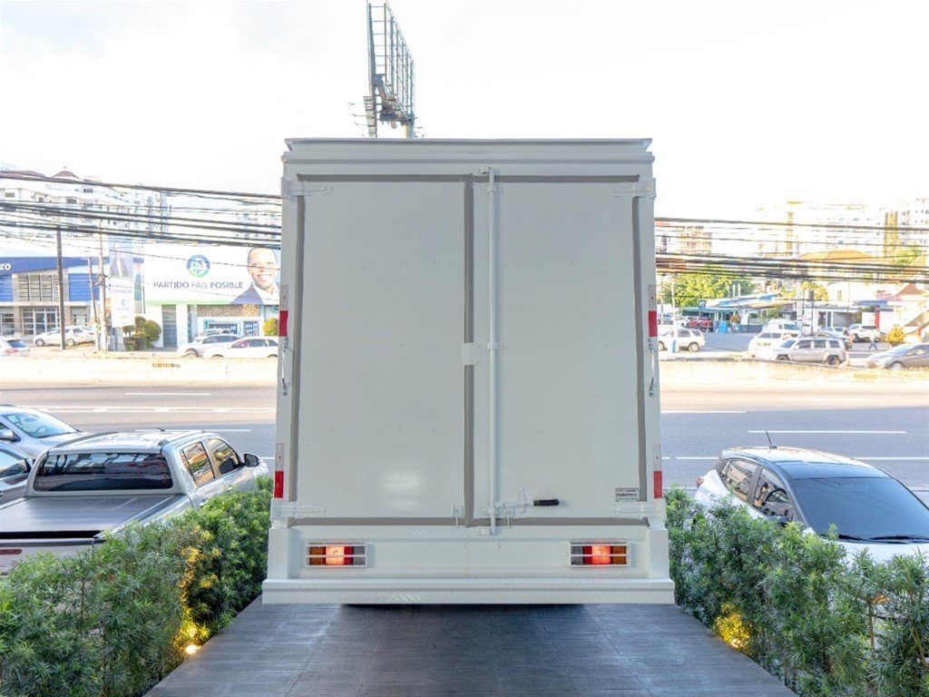 Isuzu Camion Furgon