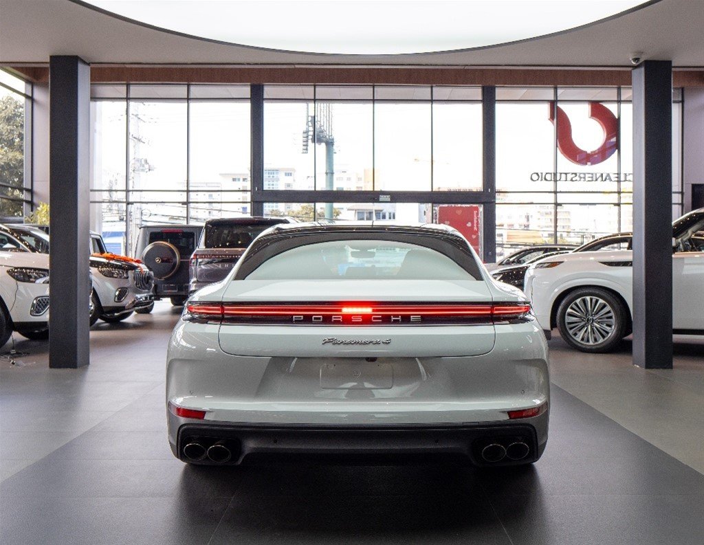 Porsche Panamera 4