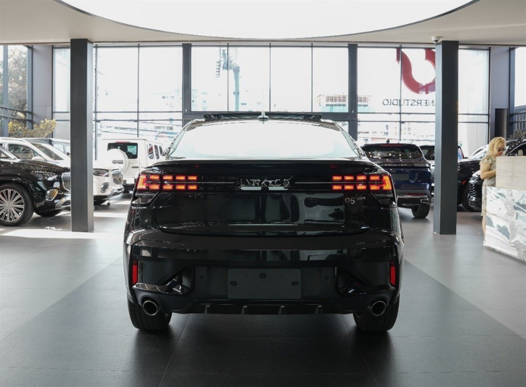 Lynk CO 05