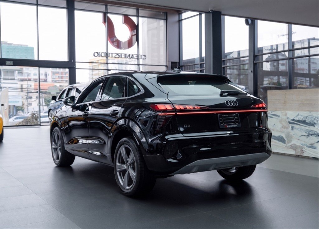 Audi Q3 — foto 8