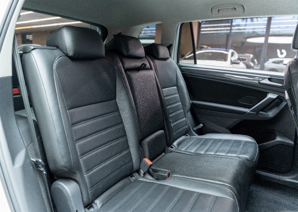 Volkswagen Tiguan — foto 11