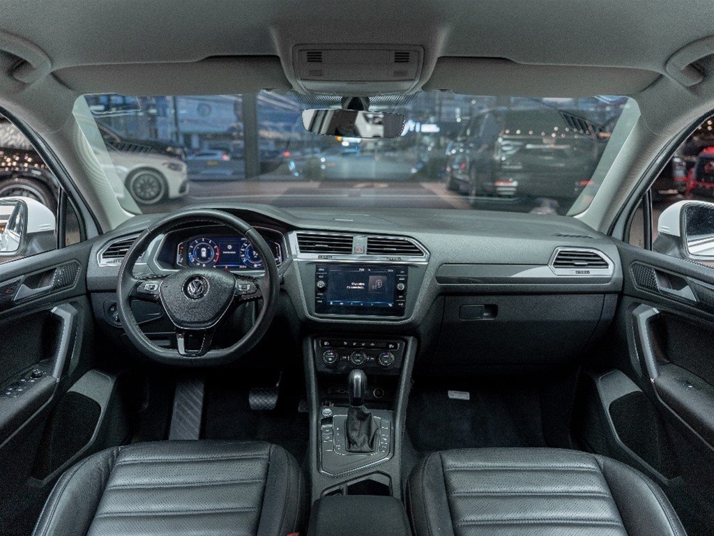 Volkswagen Tiguan — foto 12