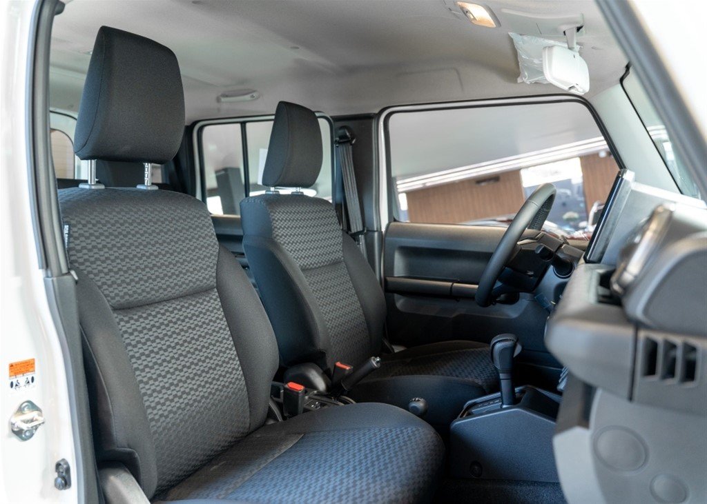 Suzuki Jimny — foto 11