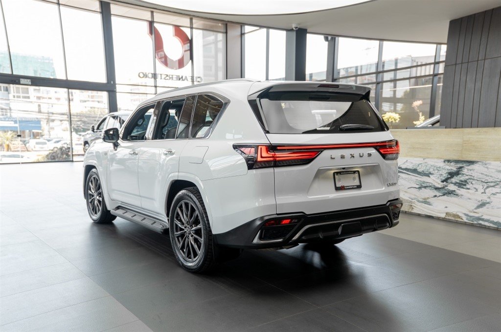 Lexus LX 600 Sport — foto 10