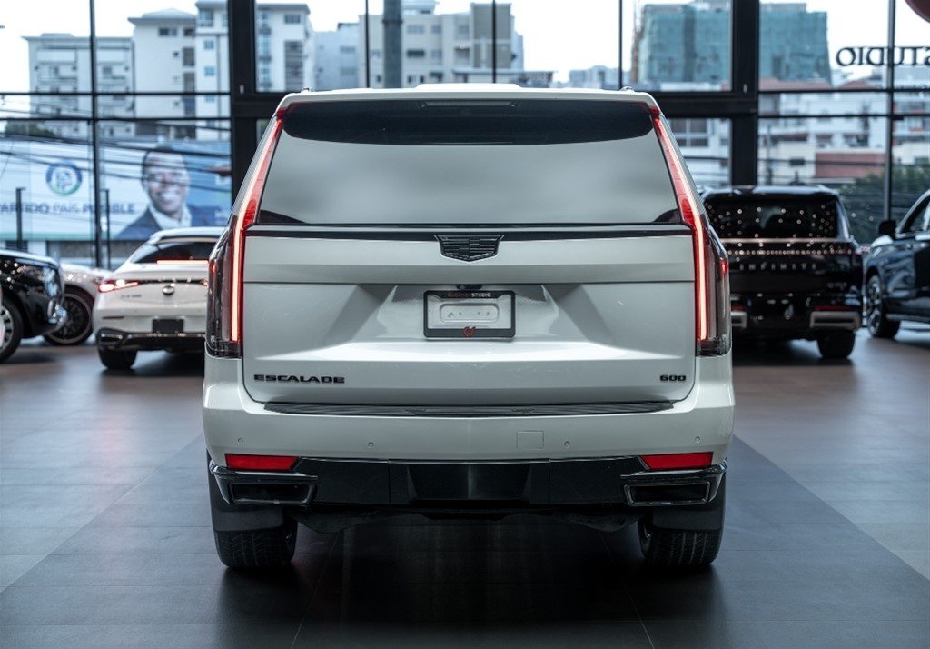 Cadillac Escalade Luxury Short — foto 10