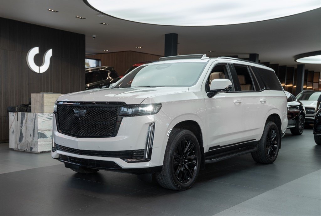 Cadillac Escalade Luxury Short