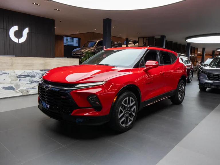 Chevrolet Blazer RS 2023 color Rojo en CleanerStudio