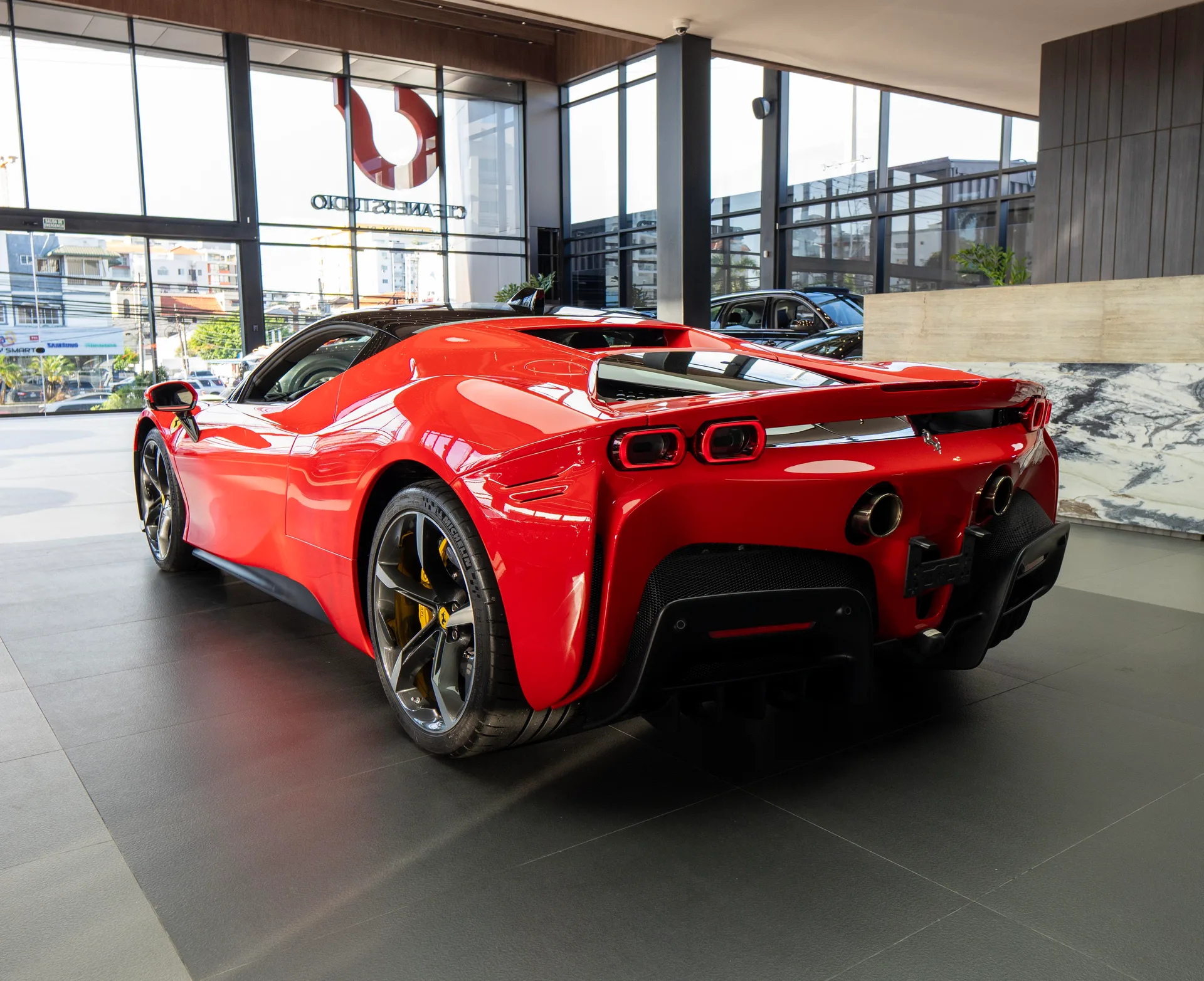 Ferrari SF90 Stradale 2023