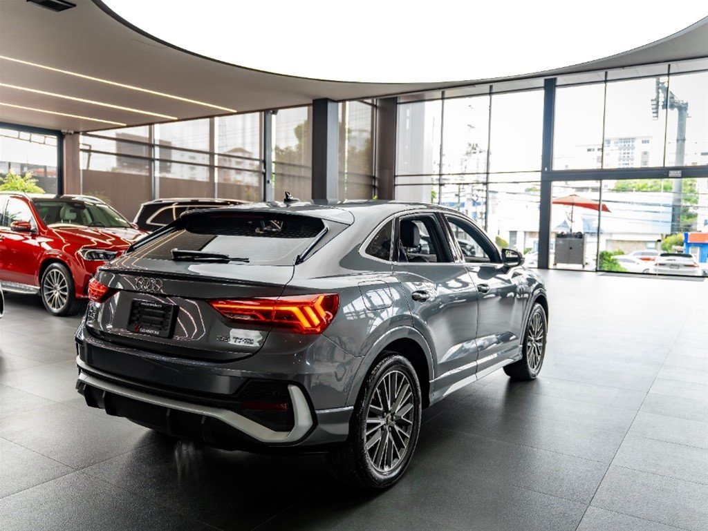 Audi Q3 S Line — foto 9