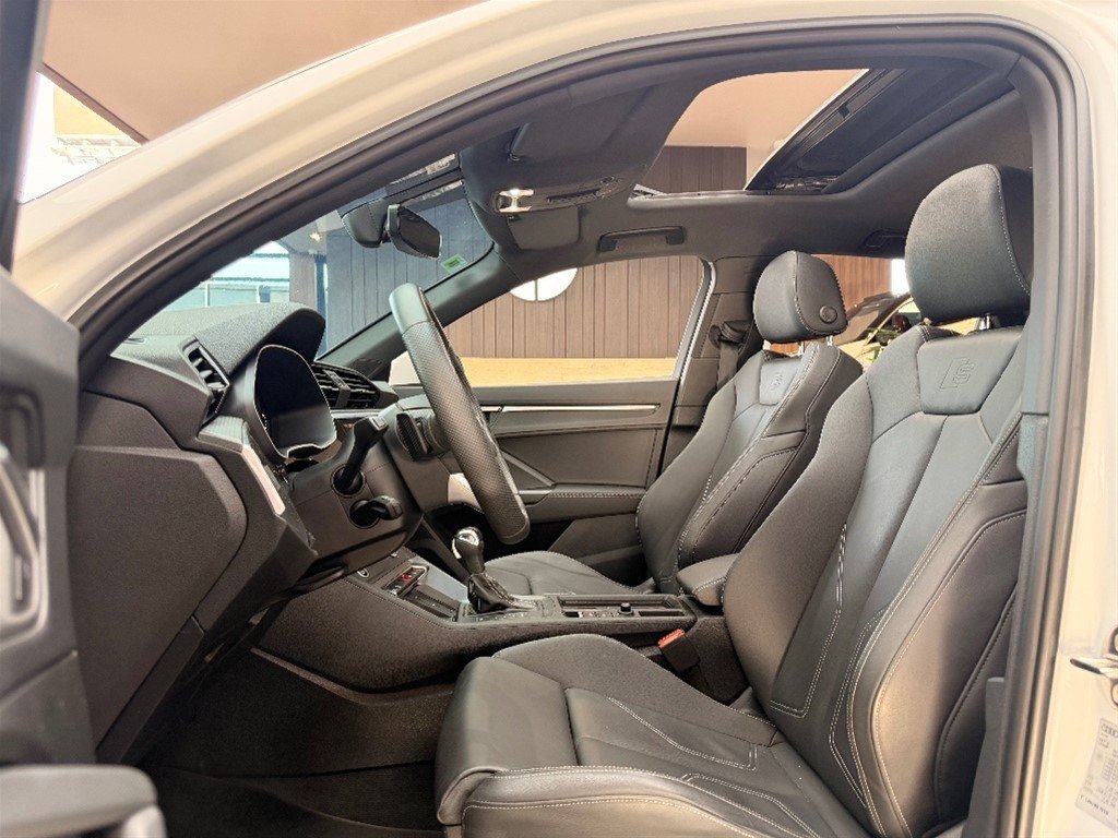 Audi Q3 SportBack — foto 12