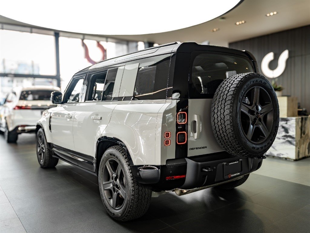 Land Rover Defender P400 — foto 7
