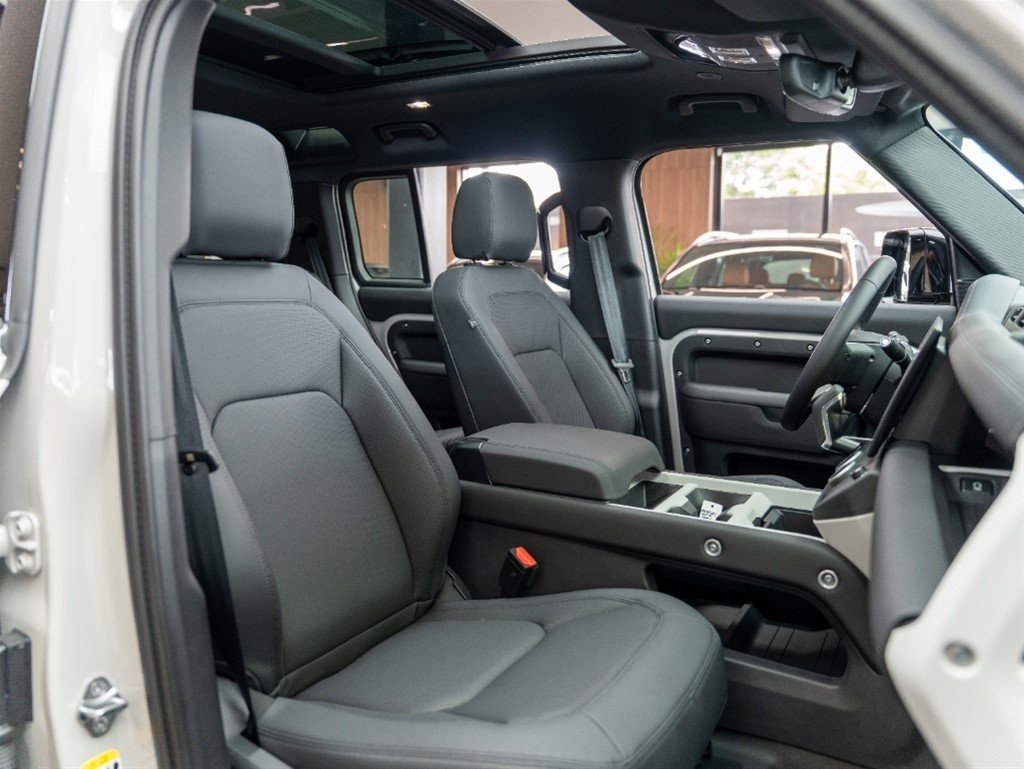 Land Rover Defender P400 — foto 8
