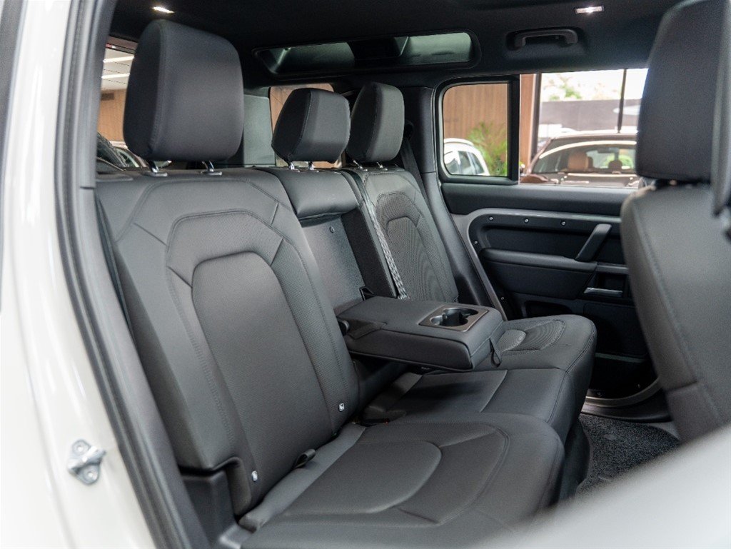 Land Rover Defender P400 — foto 9