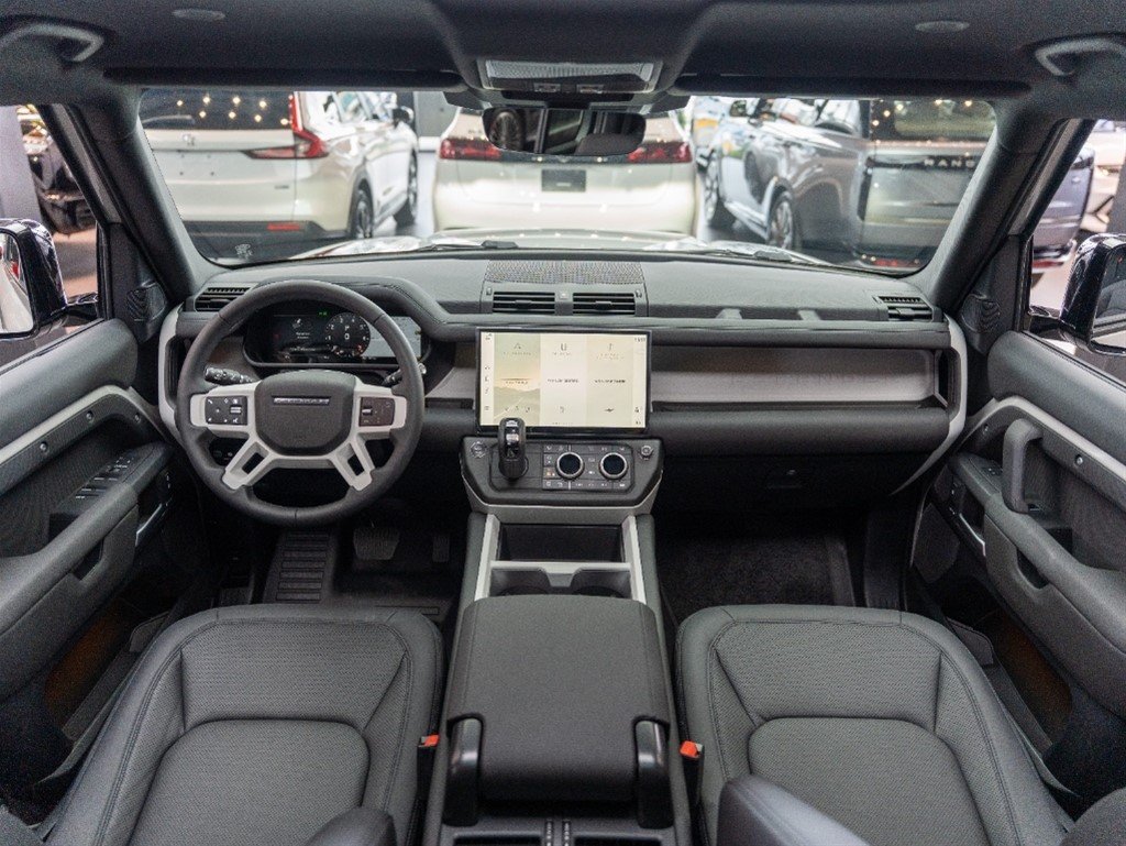 Land Rover Defender P400 — foto 12